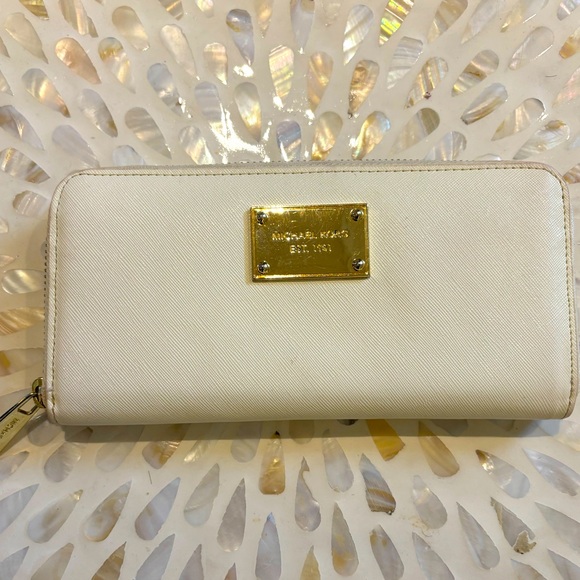 Michael Kors Handbags - Michael Kors Cream Wallet